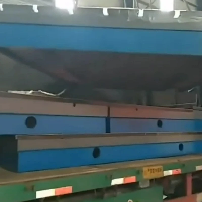 שמונה פלטפורמות ברזל יצוק נטענות על הרכב למשלוח