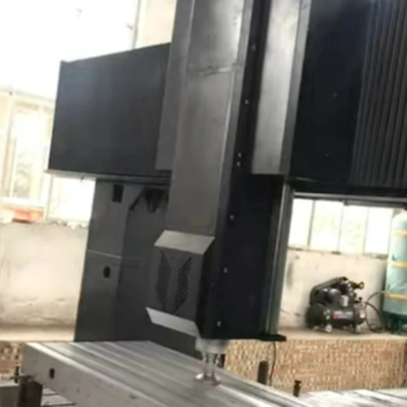 פלטפורמת חריץ T נמצאת תחת עיבוד שליטה מספרי מחשב CNC