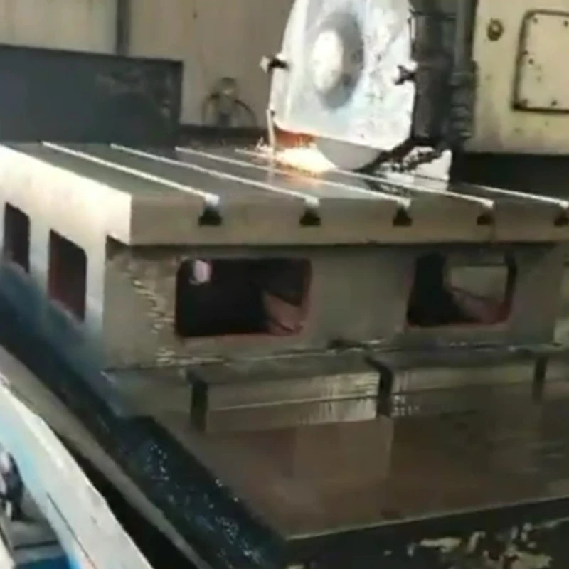קטעי וידאו של עיבוד תיבות ריבוע ברזל יצוק T